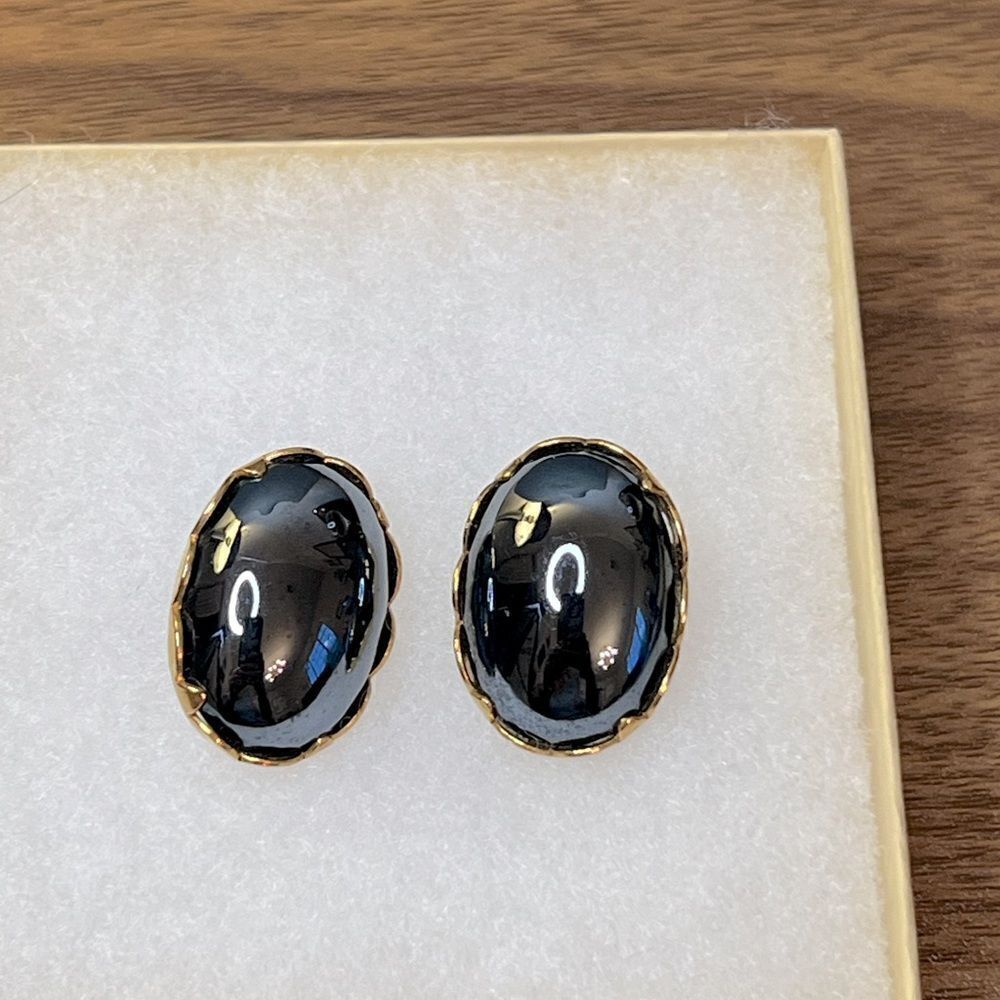 Beautiful Glossy Stone Vintage Clip-On Earrings - Picture 5 of 6